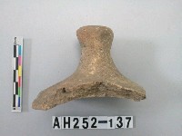 藏品(紅色夾砂陶蓋殘件)的圖片